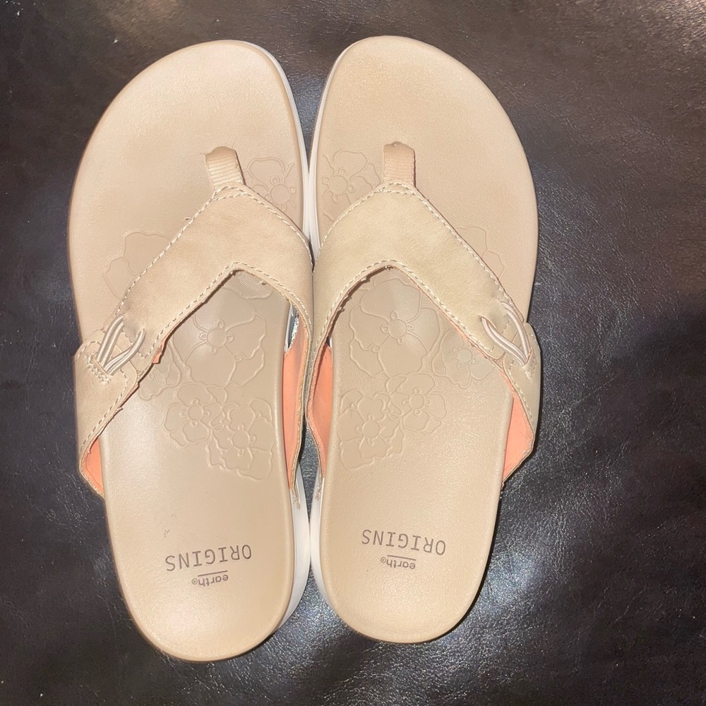Earth Origins Woman’s Sandals in size 8 1/2 M